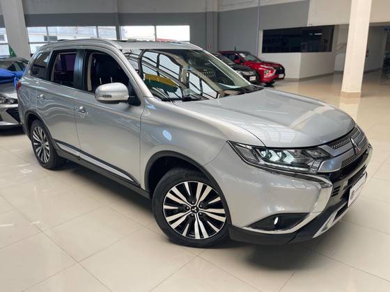 MITSUBISHI OUTLANDER 2.2 MIVEC DI-D DIESEL HPE-S AWD AUTOMÁTICO MITSUBISHI OUTLANDER 2.2 MIVEC DI-D DIESEL HPE-S AWD AUTOMÁTICO